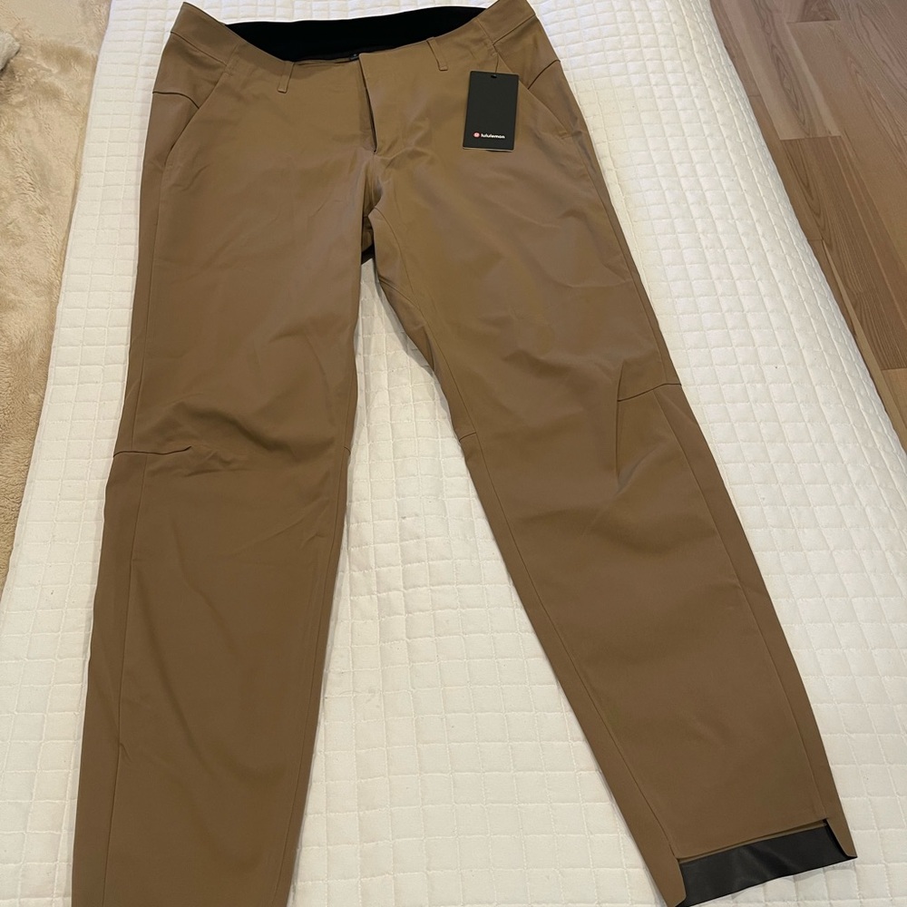 Lululemon Men’s Easy commute pant